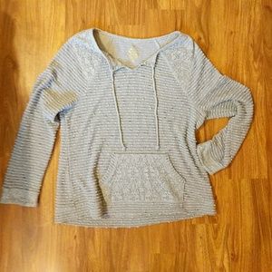 Long Sleeved Gray Sweater with Pocket